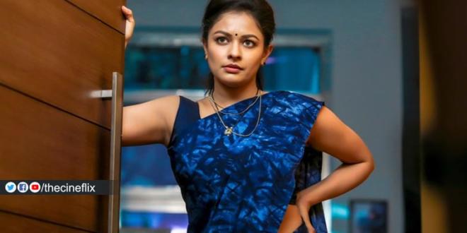 ஸ்லீவ்லெஸ் புடவையில் ரசிகர்களின் கவனத்தை சுண்டி இழுத்த நடிகை