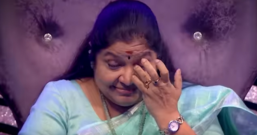 பிரபல நிகழ்ச்சி மேடையில் அழுத பாடகி சித்ரா...!!!